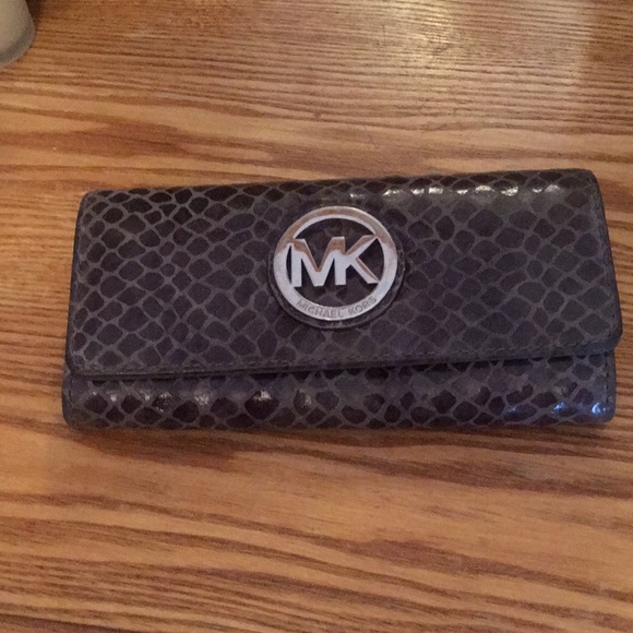 Michael Kors Handbags - Michael Kors snakeskin wallet charcoal color